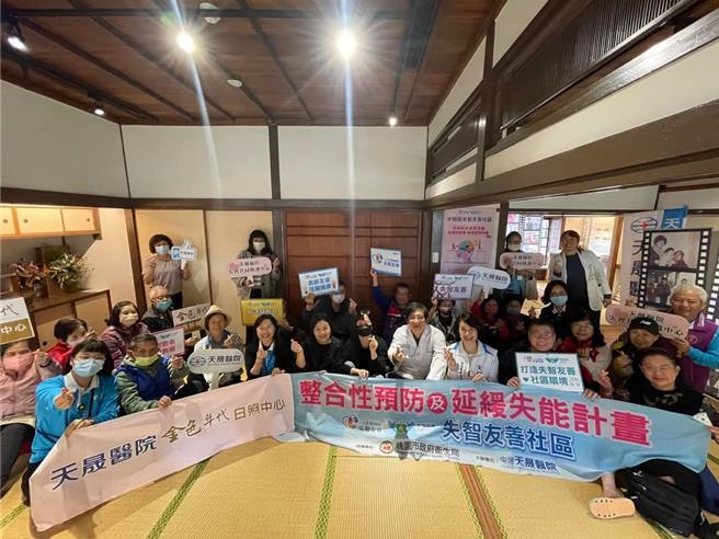 桃園市文化局、中壢天晟醫院即日起至12月31日，在中壢城市故事館壢景町，合作舉辦「記憶的膠卷，失智故事特展」。（天晟醫院提供／呂筱蟬桃園傳真）