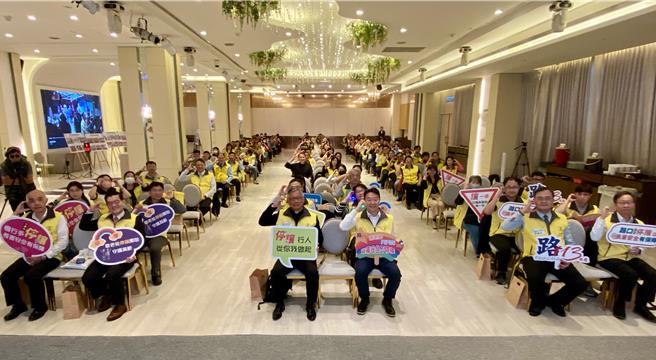 交通部26日举行「113年度『路老师』授证暨成果展示」。（蔡明亘摄）