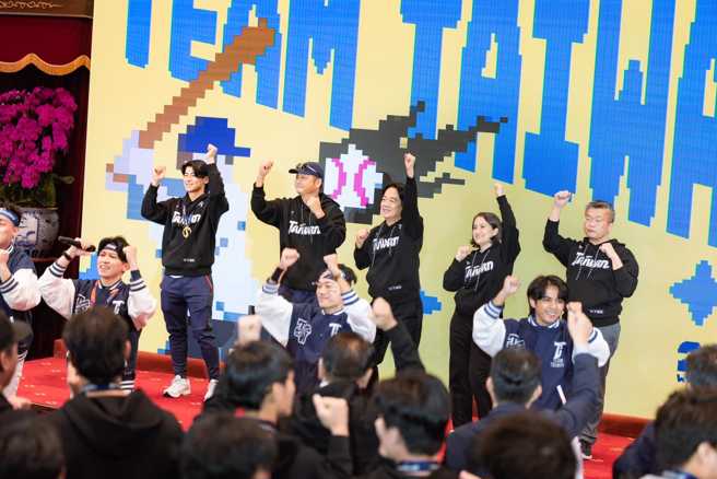 接見冠軍棒球隊， 蕭美琴表示，當年迷的明星球員，就是今天的教練團。(取自賴清德臉書)