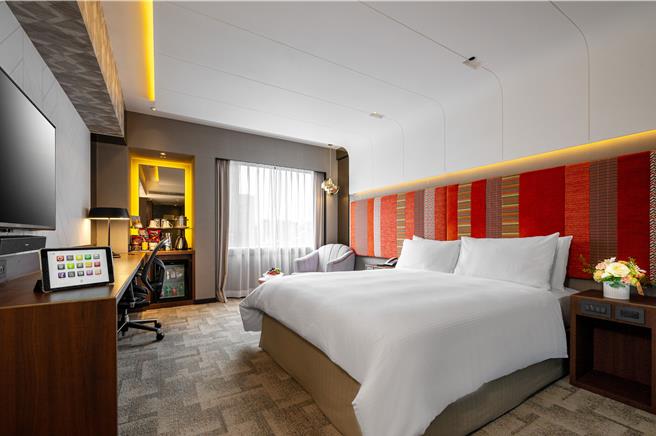 亚都丽致指定专案住宿每房赠送320元金牌啤酒两瓶与随包点心包。（亚都丽致提供／吴娮翎台北传真） 