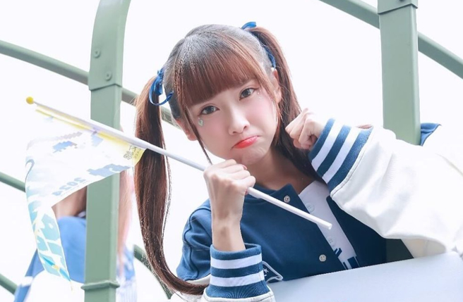 不少观看直播的网友注意，车队上有一位双马尾的可爱女孩，引发讨论。（图／瑷昀IG）