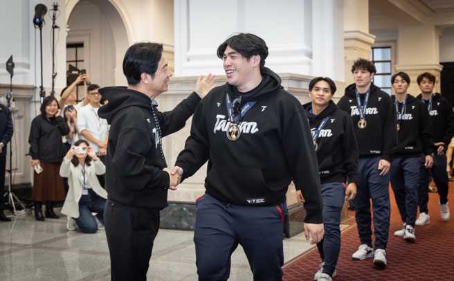 賴清德、蕭美琴在總統府接見中華隊球員。(取自賴清德臉書)