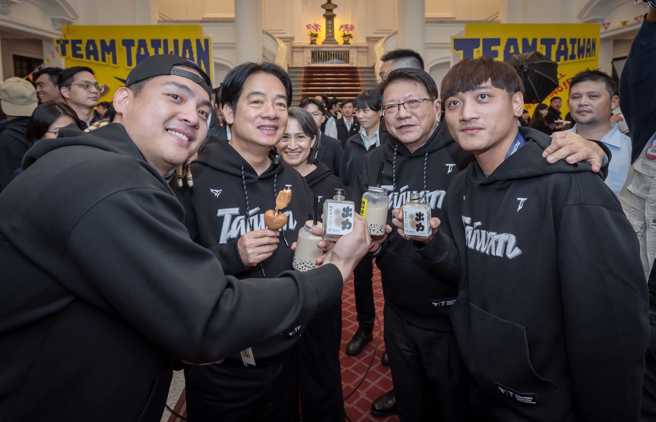 賴清德、蕭美琴在總統府接見中華隊球員。(取自賴清德臉書)