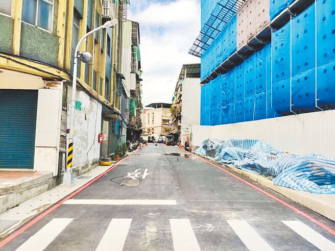 板桥中正路135巷道路瓶颈打通，可缩短10分钟行车时间。（板桥区公所提供／王扬杰新北传真）