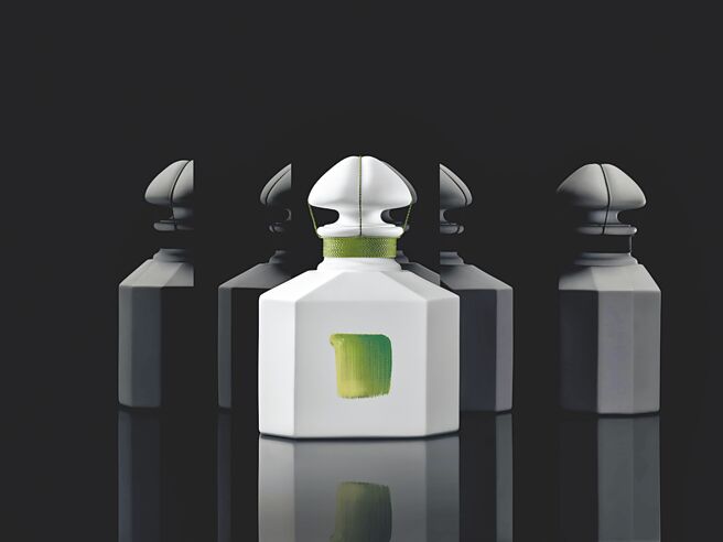 全新四叶瓶香氛以陶瓷材质打造。（娇兰提供）