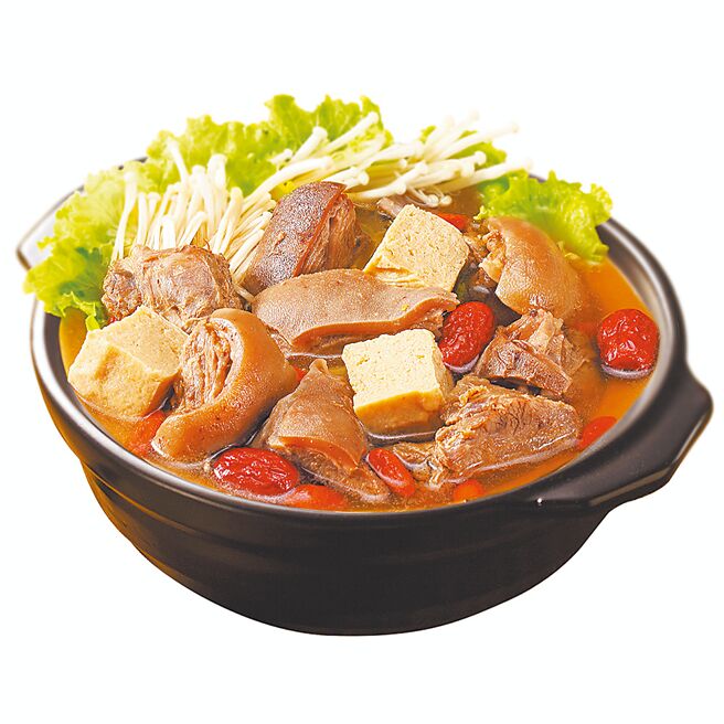 大潤發巨廚紅燒羊肉爐，129元。（大潤發提供）