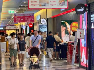 台南百貨「人潮突狂奔B1」擠爆櫃位 她嘆：排隊等了1小時