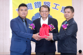 新世代接任台鐵企業工會理事長 杜微笑喊：我也該要交接了