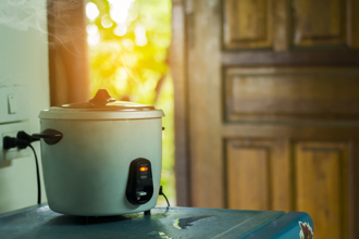 電鍋底部焦垢刷不掉 主婦推爆全聯神物：乾淨到發亮