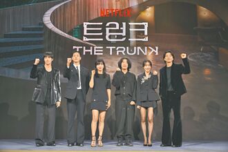 孔刘裸澡戏腹肌出走 节食2周重拍