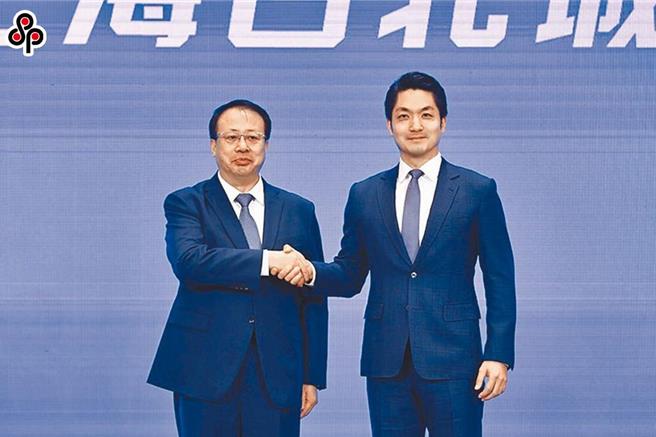 外传今年台北上海双城论坛即将于12月17日登场，对此台北市政府发言人殷玮表示，双城论坛举办时间尚未敲定，目前仍持续与上海方沟通当中，北市府仍非常有信心今年能顺利举办。图为2023年台北上海双城论坛，台北市长蒋万安（右）与上海市长龚正（左）出席。（台北市政府提供／丁上程台北传真）