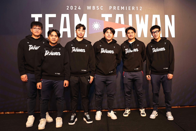 我開南！我驕傲！中華隊奪冠中的開南6大將由昨至右黃恩賜、邱智呈、林昱珉、曾頌恩、岳東華、莊昕彥。(照片/開南大學提供)