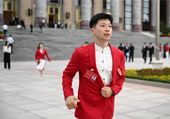 馬英九基金會邀請北京大學、清華大學等７所陸校師學來台訪問，預計今（27日）抵台，展開為期九天的訪問，包括曾獲奧運6金的桌球名將馬龍、奧運2金的射擊女將楊倩。（新華社）