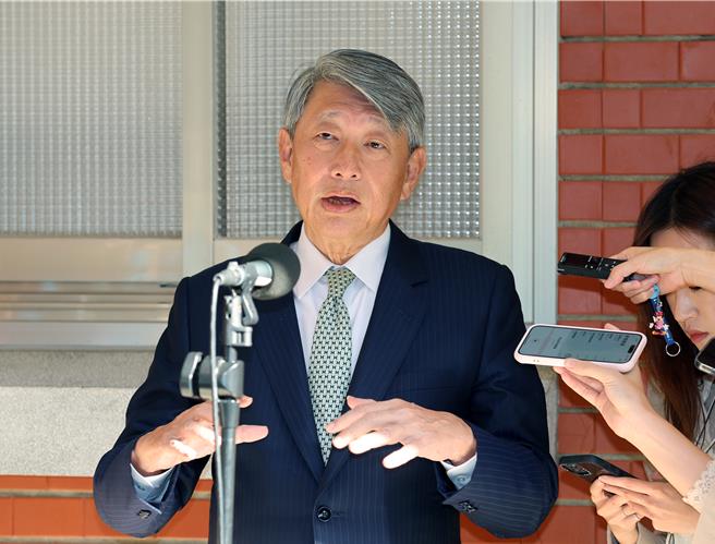 經濟部長郭智輝27日前往立法院備詢，對於川普要對加拿大、墨西哥加徵關稅，提出回應。（姚志平攝）