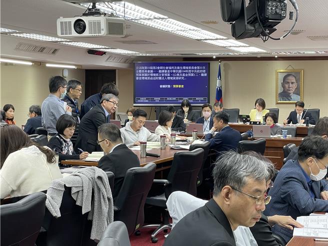 立法院社福环卫委员会27日审查环境部明年度预算。（蔡佩珈摄）
