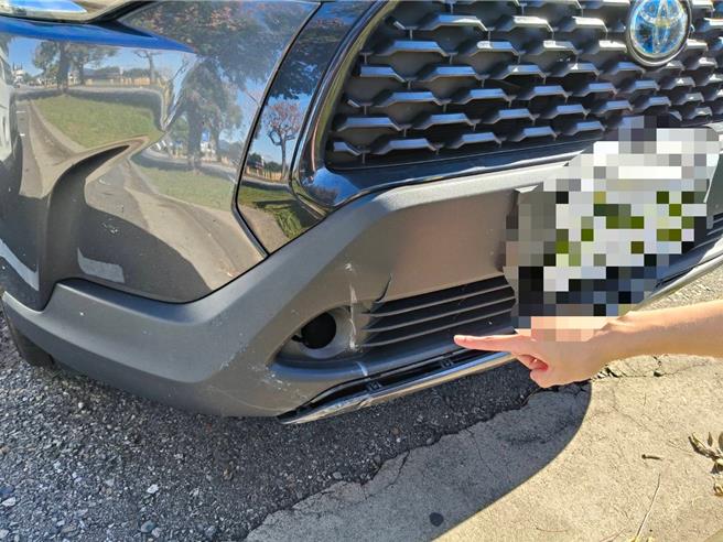 後方車輛毀損。（民眾提供／李京昇台中傳真）