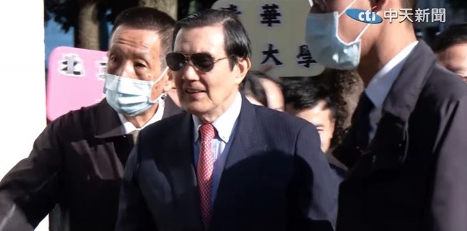 马英九现身中山女高。（取自中天新闻）