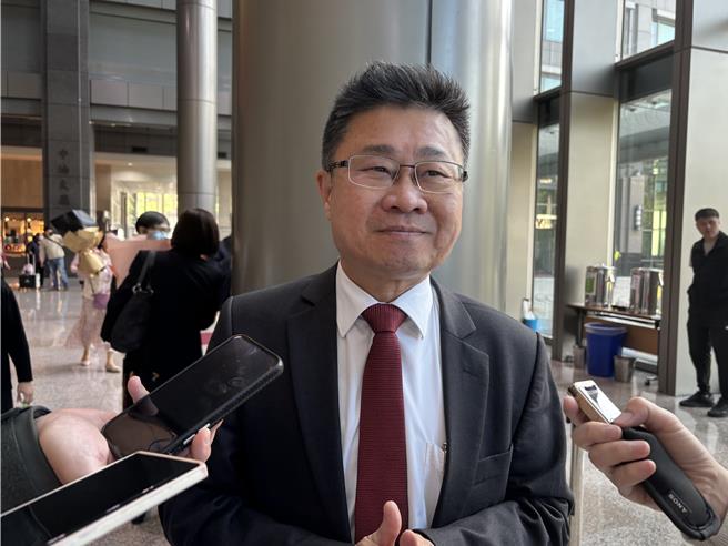 卫福部政务次长吕建德表示，我国志工人数持续成长。（李念庭摄）