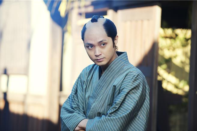 矶村勇斗在片中饰演江户时代作家曲亭马琴的儿子「镇五郎」。（原创娱乐提供）