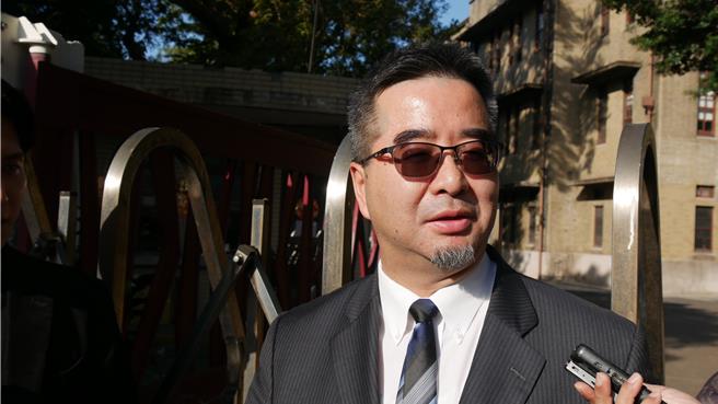 马英九基金会执行长萧旭岑27日受访时，非常开心大陆师生团能到中山女中採访。（陈柏廷摄）