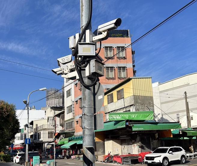 台中市监视器老旧，议员要求警察局加速汰换。（陈淑娥摄）