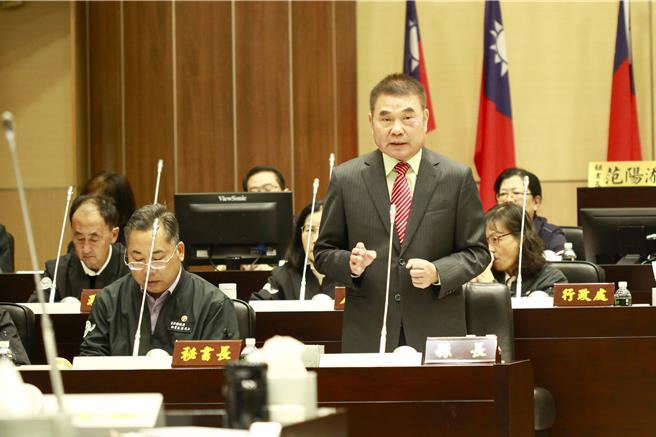 2024年11月27日苗栗縣／縣長鍾東錦感謝議會對縣府工作的支持，並承諾資金將聚焦在縣政建設的關鍵領域，實現打造幸福快樂苗栗的施政目標。（呂麗甄攝）