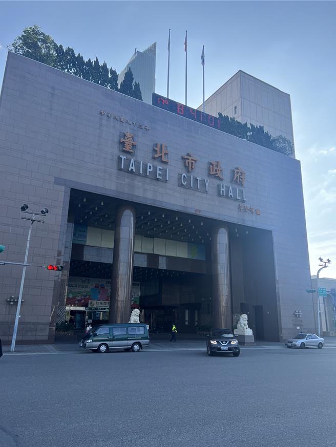 北市府與台灣金融服務業聯合總會將於12月7日在國父紀念館中山文化園區，舉辦「2024年金融服務愛心公益嘉年華」，也將把籌措到的240萬款項、發票捐贈給弱勢族群。（張珈瑄攝）