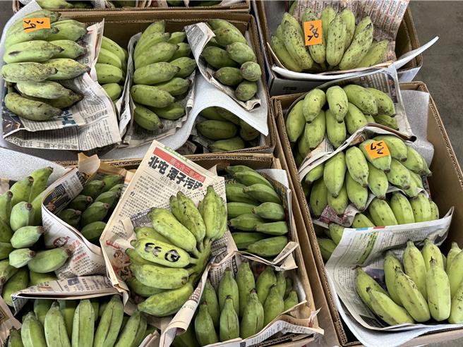 玉井果菜运销市场的香蕉目前以粉蕉为主力。（宝智华摄）