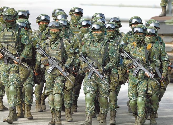 賴清德總統將於30日出訪我國友邦，外媒指出，中共擬藉此發動「聯合利劍-2024C」軍演。對此，國防部強調，面對敵情威脅有充分準備，將以實力捍衛和平。（本報資料照片）