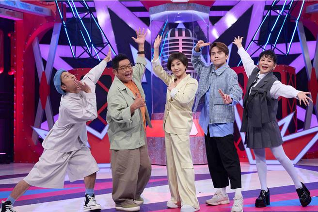 浩子（左起）、許效舜、唐美雲、黃豪平、王彩樺。（公視台語台提供）