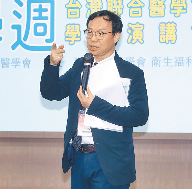 住院整合照护计画今年迈入第3年，健保署长石崇良表示，政策上绝对支持，持续争取扩大推动。（本报资料照片）