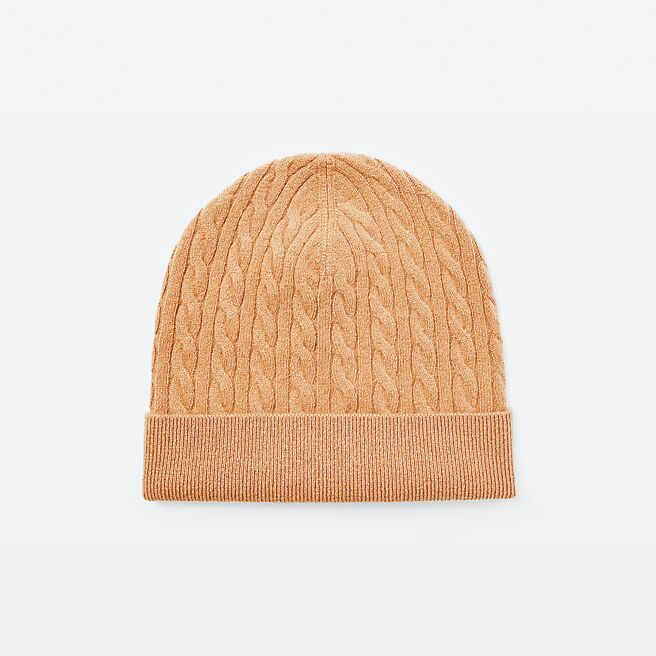 Club Monaco奶茶褐羊绒针织帽，6900元。（Club Monaco提供）