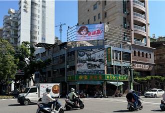 漫画风竞选看板上场  邱议莹：代表选举节奏向前迈进