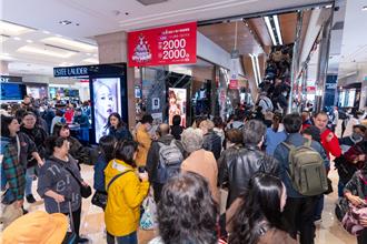 新光三越台北站前周年慶   禦寒商品搶購潮 夯品秒殺