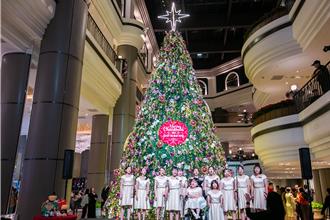 台北君悅聯手罕病基金會 點燃全新十米高巨型耶誕樹