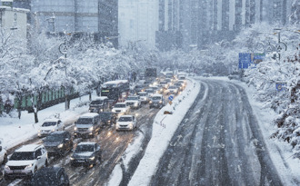 韓暴雪逾千航班大亂 乘客困機上11小時！壞天氣還有2天