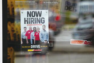 美經濟勇 下月估降息1碼