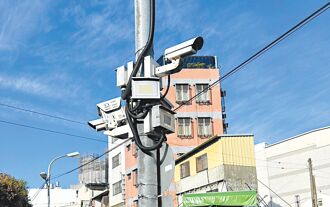 台中 監視器老舊 警追車號眼睛脫窗