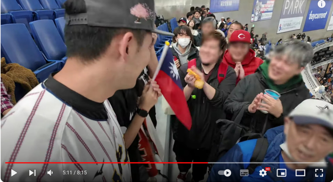 不少日本球迷纷纷和台南Josh祝贺，展现台日友好的气度。（图／台南Josh YouTube）