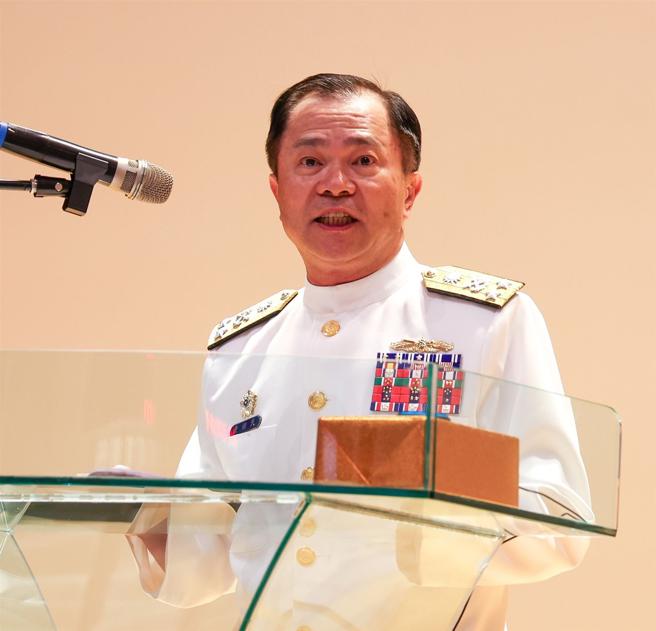 国防部昨日举办「113年官兵权益保障常识有奖徵答」活动，由海军常务次长黄中将主持。（记者李采霖摄）