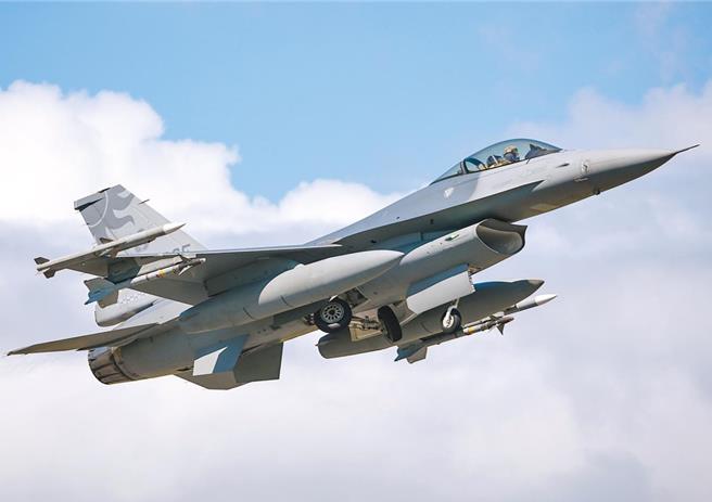 空军现役的F-16V战机。（军闻社）