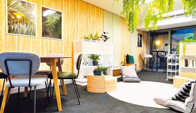 劳发署前北分署长谢宜容将办公室大规模装修，内部员工今年2月曾向劳动部陈情，指谢宜容在办公室养植栽浪费公用电。（民眾提供／张铠乙新北传真）