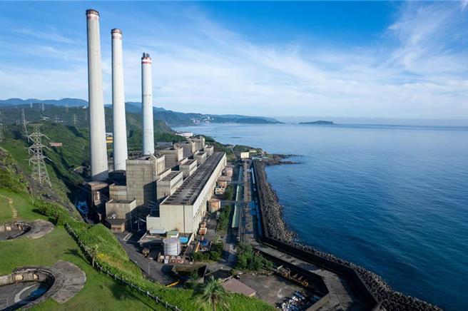 四接「协和电厂更新改建计画」引发争议，经济部长郭智辉昨在立法院答询时表示，假设电厂如期增加，2030年前不缺电，但协和电厂无法兴建就会缺电，引发争议。（台电提供）