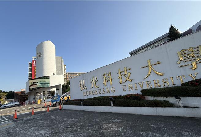 弘光科大率先全國私立大學，11月28日宣布明年比照軍公教調薪3％。（李京昇攝）