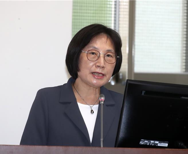 公平会主委李镁28日前往立法院备询，立委仍聚焦关心外并双雄合併案进度。（姚志平摄）