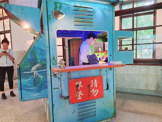 META Motion 2024  無用之用11月23日至12月8日在松菸A6-O109 辦公廳舍創意空間登場，歡迎民眾把握時間來。圖為變電箱。（温予菱攝）