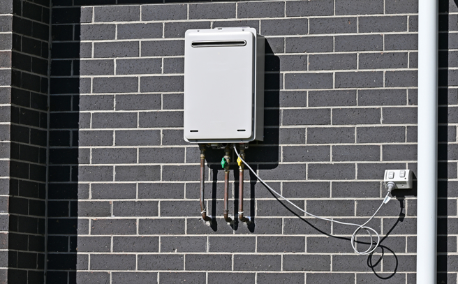 天冷洗热水澡小心中毒，屋外热水器安装不当恐酿祸。（示意图：shutterstock／达志）