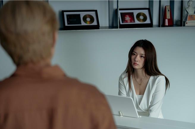 《不爱，爱》陈语安饰演DJ女神莫蕾。（良人行、东森电视提供）