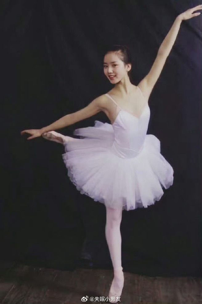 刘诗诗6岁起就在中央芭蕾舞团业余舞蹈学校学习芭蕾。（图／翻摄自微博）
