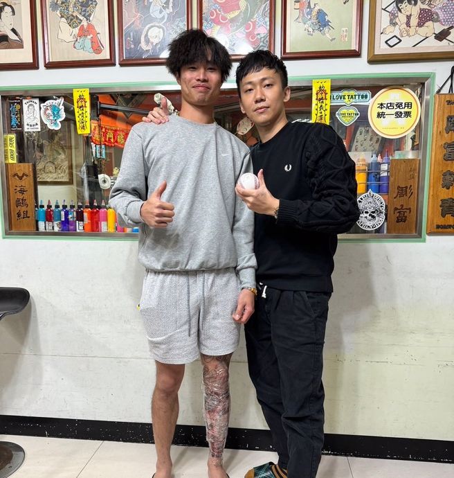 雕育日前贴出和林昱珉的合照，直喊「世界冠军太帅了」。（翻摄雕育IG）